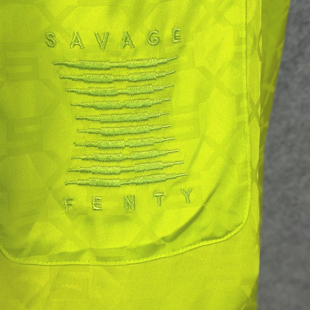 Savage X Fenty Mens Neon Lime Green Logo Jacquard Satin Short Robe L/XL - Picture 3 of 11